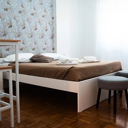 Gregory Lem Collection Πανσιόν
